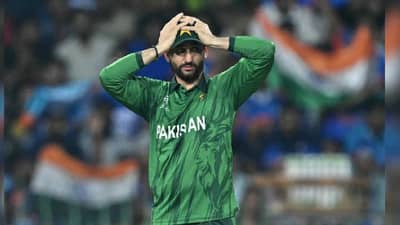 PAK vs ENG T20 World Cup 2026 : त्याच्यामुळेच हरलो... इंग्लंडकडून मार खाल्ल्यावर पाकच्या कर्णधाराने कोणावर फोडलं पराभवाचं खापर ?