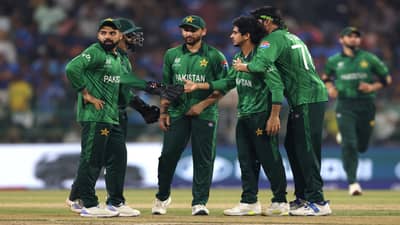 ENG vs PAK, Super 8 : पाकिस्तानची करो या मरो मॅचमध्ये बॅटिंग, इंग्लंड विरुद्ध किती धावा करणार?