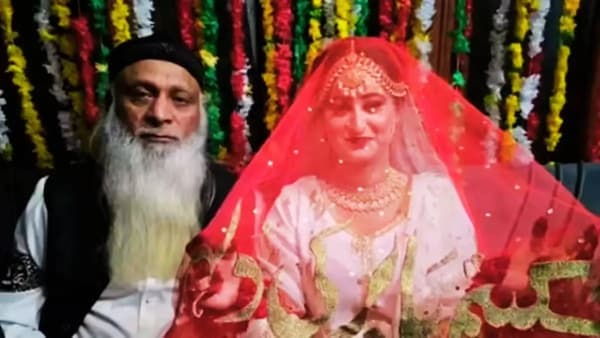 Pakistan Marriage: 70 वर्षांचा नवरा, 22 वर्षांची सुंदर नवरी, गोष्ट हटके लग्नाची, मधुचंद्र कुठं साजरा करणार? चर्चांना सोशल मीडियावर उधाण