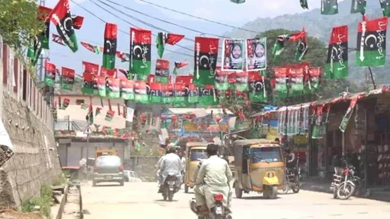 पाकिस्तानमध्ये या व्यवसायाचं लायसन्स फक्त हिंदूंनाच मिळतं, दर वर्षी करतात कोट्यवधींची कमाई, नाव ऐकताच तुम्हालाही बसेल धक्का