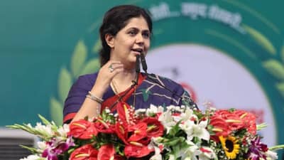 मी हेलिकॉप्टरने प्रवास करत असताना माझी आई... हेलिकॉप्टरमध्ये बिघाड झाल्यानंतर पंकजा मुंडे काय म्हणाल्या?