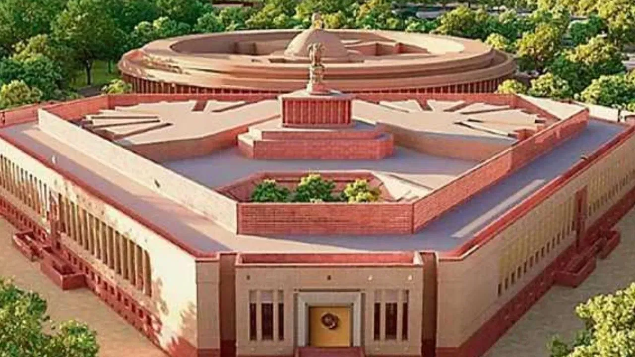 संसद भवन : संसद भवन देखील नो-फ्लाय झोनमध्ये येते. लोकप्रतिनिधी, सरकारी कागदपत्रे आणि अधिकाऱ्यांच्या सुरक्षेसाठी हा निर्णय घेण्यात आलेला आहे.  