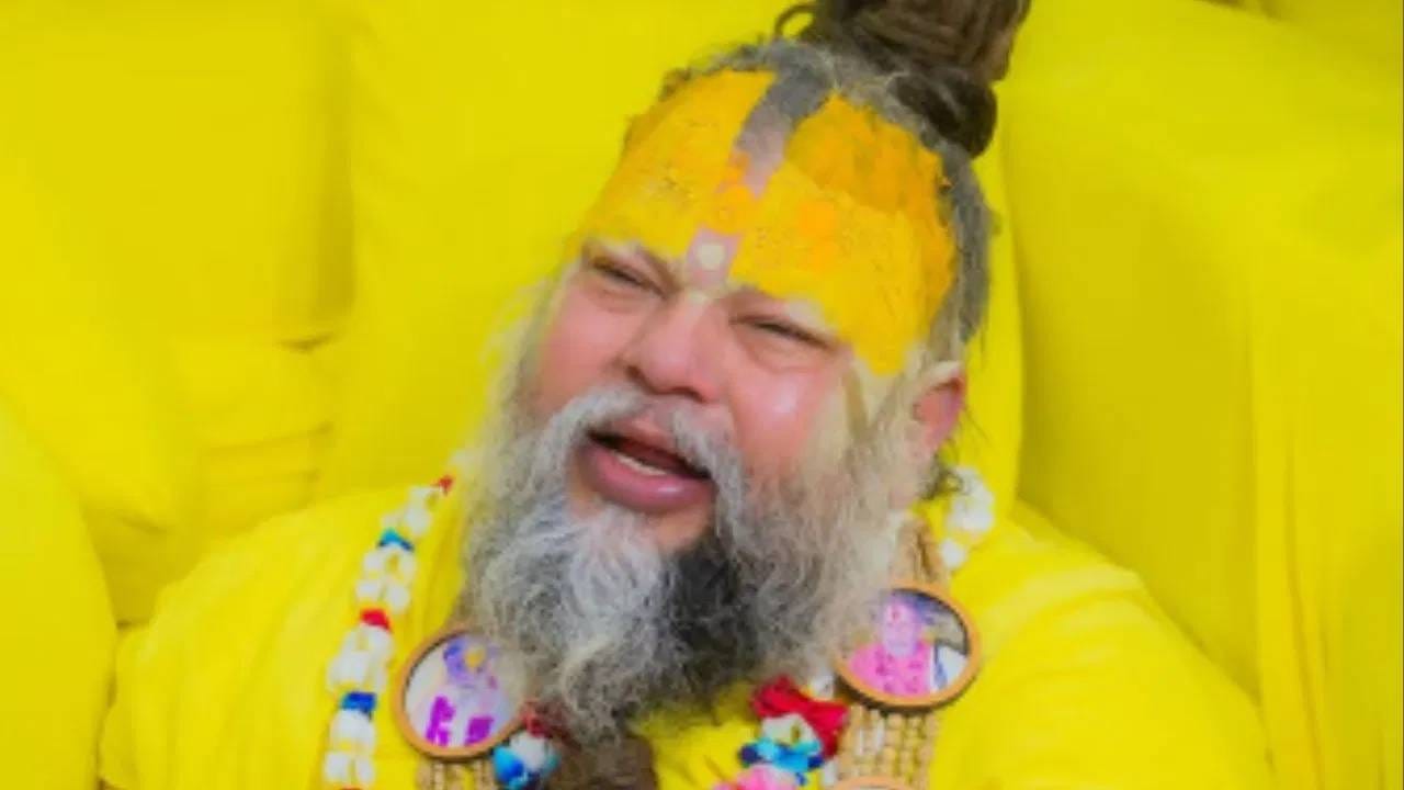 सोशल मीडियावर प्रेमानंद महाराजाचे अबालवृद्ध चाहते आहे. जर तुम्हाला सुद्धा हिम्मत हारल्यासारखं वाटत असेल तर प्रेमानंद महाराजांचा हा सल्ला, हे विचार तुम्हाला नक्कीच हुरूप आणतील. तुमच्यावर कितीही संकट आले तरी तुमचा आत्मविश्वास कमी होणार नाही. 