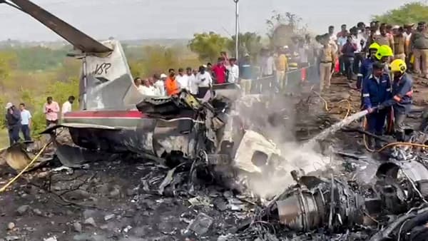Rohit Pawar On Ajit Pawar Plane Crash : कोसळल्यानंतर अजितदादांच्या विमानाचे स्फोट कमी झाले पाहिजे होते, असं रोहित पवार का म्हणाले?
