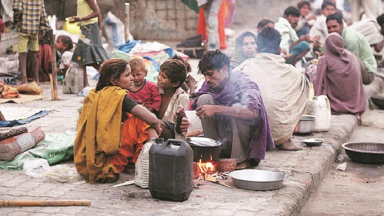 अर्थव्यवस्थेची रचना : राज्याची अर्थव्यवस्था प्रामुख्याने कृषीप्रधान आहे. औद्योगिकीकरण आणि मोठ्या प्रमाणातील उत्पादन उद्योग तुलनेने कमी आहेत. पूरस्थिती (विशेषतः कोसी नदी परिसरात) आणि नैसर्गिक आपत्तीमुळे शेतीवर परिणाम होतो.