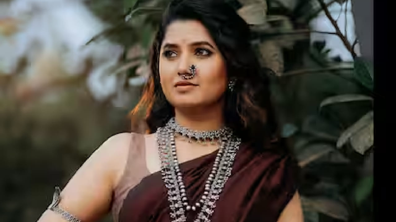 अनेक चित्रपट आणि मालिकांमधून तिला लोकप्रियता मिळाली आहे. याशिवाय ‘महाराष्ट्राची हास्यजत्रा’ या लोकप्रिय विनोदी कार्यक्रमाचे सूत्रसंचालन करतानाही प्राजक्ताने आपली वेगळी छाप पाडली आहे. 