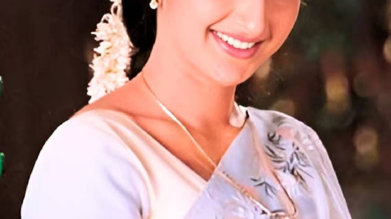 वयाच्या 20व्या वर्षी अभिनेत्रीचा मृत्यू! 24 वर्षांनंतर कोर्टाने दिला निकाल, गळादाबून विष... नेमकं काय घडलं? वयाच्या 20व्या वर्षी अभिनेत्रीचा मृत्यू! 24 वर्षांनंतर कोर्टाने दिला निकाल, गळादाबून विष... नेमकं काय घडलं?