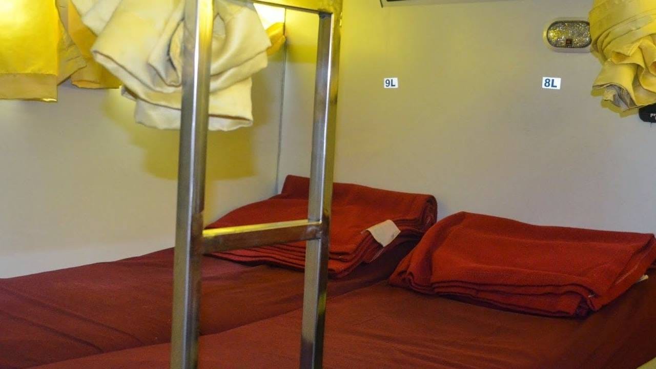 बसमध्येच काय करायला निघाले होते रे… प्रेमी जोडप्याने शेजारी-शेजारी स्लीपर सीट्स बुक केल्या… आणि त्यानंतर… बसमध्येच काय करायला निघाले होते रे… प्रेमी जोडप्याने शेजारी-शेजारी स्लीपर सीट्स बुक केल्या… आणि त्यानंतर…