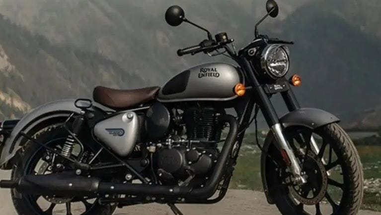 रॉयल इनफिल्ड ही जवळजवळ प्रत्येक तरुणाची आवडती दुकाची आहे. ही बाईक घेऊन प्रत्येकालाच लाँग ड्राईव्हवर जायला आवडते. म्हणूनच आजही ही दुचाकी अनेकांची ड्रिम बाईक आहे. 
