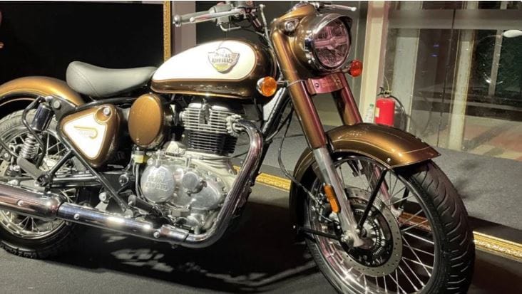 ही बाईक अनेकांच्या आवडीची असली तरीही तिची किंमत मात्र सामान्यांना परवडणारी आहे. तुम्ही चांगली रॉयल इनफिल्ड बाईक घ्यायचे ठरवल्यास त्याच किमतीत तुम्हाला चक्क एक कार मिळू शकते. त्यामुळेच या बाईकवर फिरण्याचे अनेक तरुणांचे स्वप्न अजूनही पूर्ण झालेले नाही. 