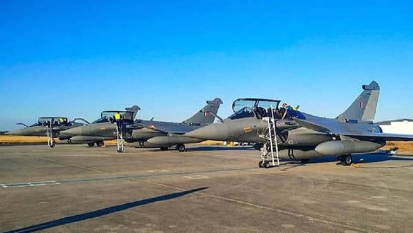 Vayu Shakti 2026 : अफगाणिस्तान-पाकिस्तान युद्ध सुरु, इंडियन एअरफोर्स पाक बॉर्डरजवळ टाकणार 12 हजार किलोचे बॉम्ब