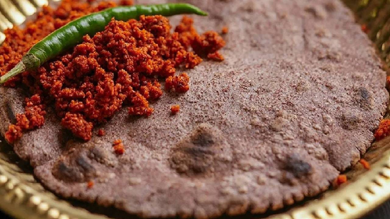 महिला विविध पद्धतीने आपल्या दररोजच्या आहारात नाचणीचा समावेश करू शकतात. भाकरी, उपवा, चिला अशा विविध पद्धतीने तुम्ही नाचणी आहारात घेऊ शकता. 