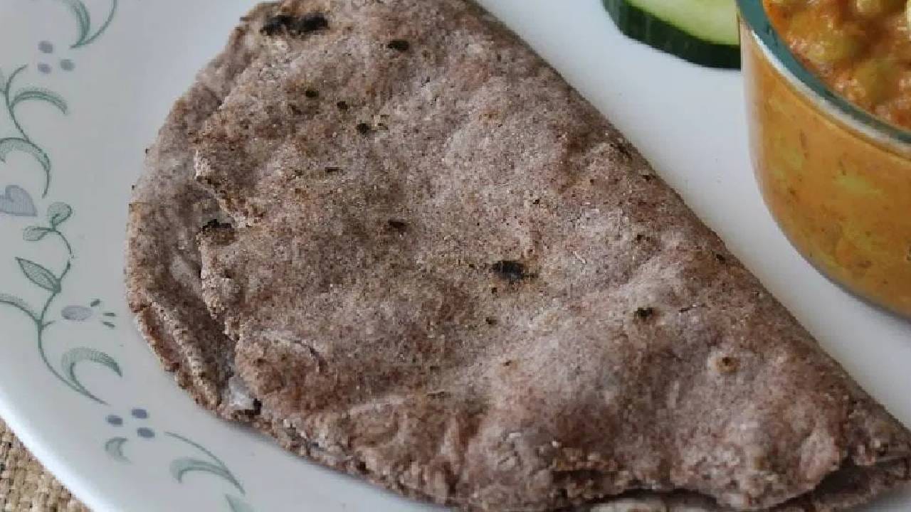 दररोजच्या आहारात महिलांनी नाचणीचा समावेश करावा. नाचणीमुळे हडे मजबूत होण्यास मदत होते. निरोगी हाडे ठेवण्यासाठी नाचणी महत्वाची आहे.