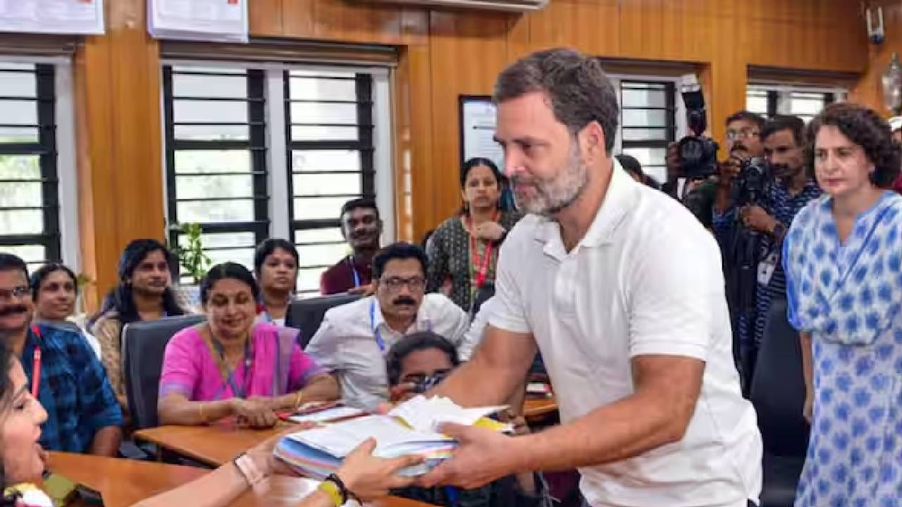 राहुल गांधी यांनी 25 कंपन्यांमध्ये शेअर्स खरेदी केले आहेत, ज्यांचं एकूण मूल्य 4.33 कोटी रुपये आहे. हे त्यांच्या गुंतवणूक पोर्टफोलिओचा एक महत्त्वाचा भाग आहे. याशिवाय सात म्युच्युअल फंडांमध्ये त्यांनी 3.81 कोटी रुपयांची गुंतवणूक केली आहे. 
