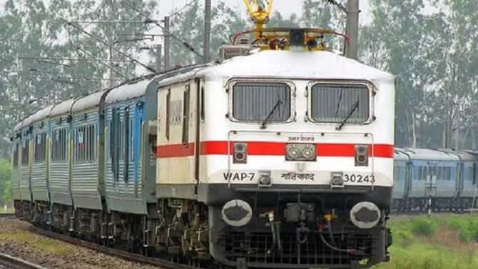‘या’ 25 रेल्वे गाड्यांमध्ये जेवण ऑनलाईन बुकिंग सेवा सुरू, जाणून घ्या