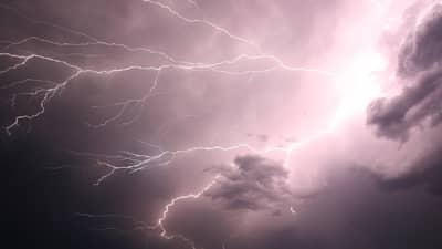 अवकाळीचं मोठं संकट राज्यावर! तब्बल 9 जिल्ह्यांत अलर्ट, वादळी वाऱ्यासह..