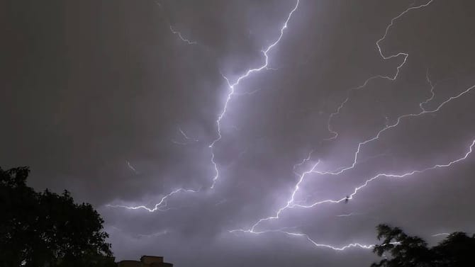 राज्यावर पुन्हा अवकाळीचे मोठे संकट, थेट इशारा, विजांच्या कडकडाटासह..