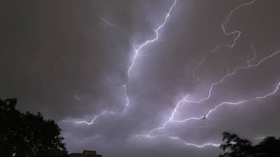 राज्यावर पुन्हा अवकाळीचे मोठे संकट, थेट इशारा, विजांच्या कडकडाटासह राज्यात...