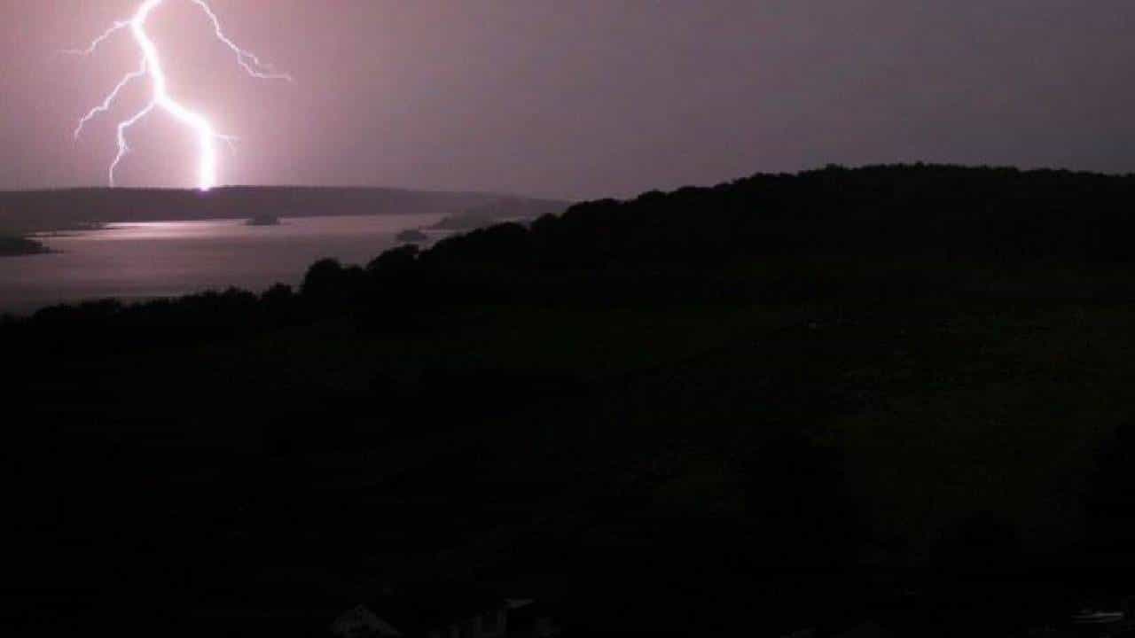 गारपिटीचा थेट इशारा, अवकाळी पाऊस झोडपणार, पुढील 24 तास राज्यावर मोठं संकट