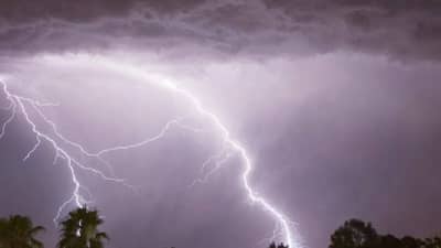 मराठवाडा आणि मध्य महाराष्ट्रावर मोठं संकट! तब्बल 8 जिल्ह्यांना मोठा इशारा, विजांच्या कडकडाटासह...