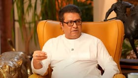 अचानक 'सुख पाहता' या नाटकाचं जुनं पुस्तक सापडलं... अन् राज ठाकरे यांनी.