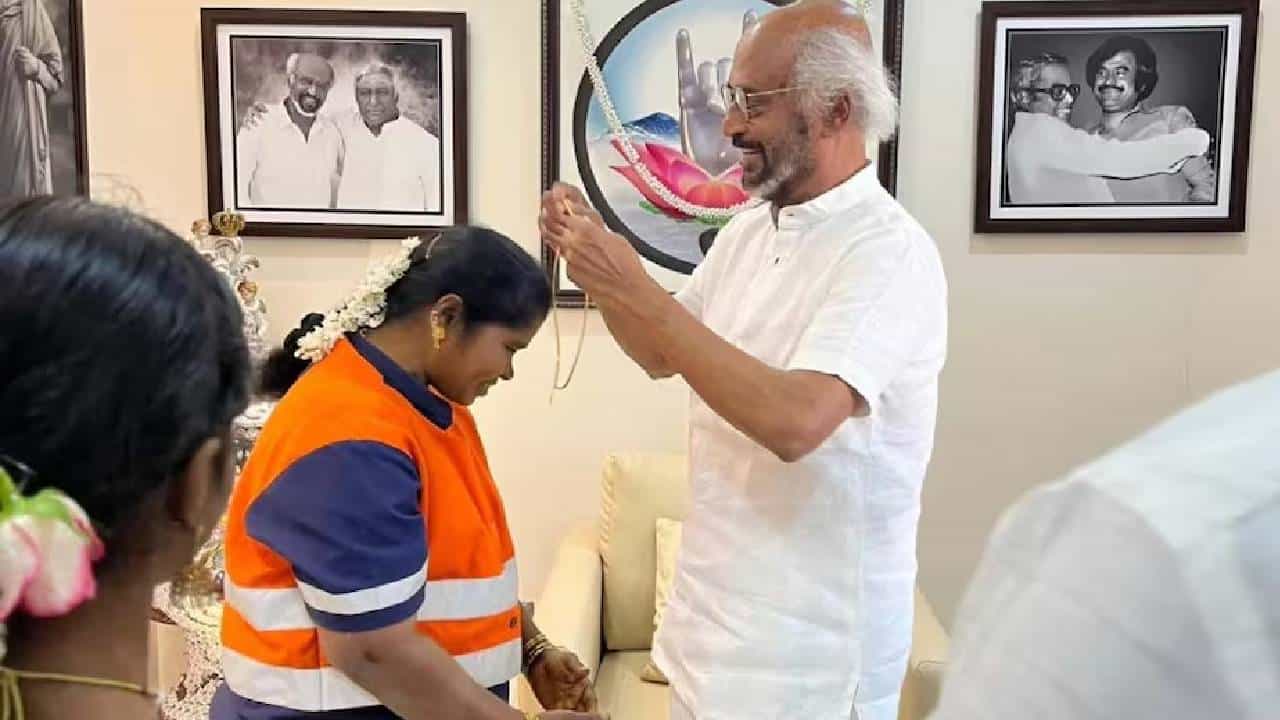 सोन्याने भरलेली बॅग पाहूनही ती डगमगली नाही; रजनीकांत यांनी त्या सफाई कर्मचाऱ्याला थेट घरी बोलावलं अन्..