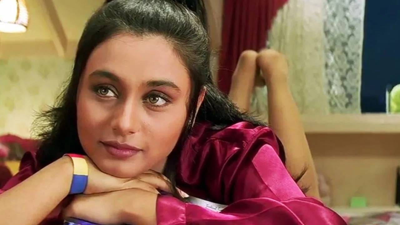 सपोर्टिंग रोलमध्ये प्रवास सुरु करण्याऐवजी तिला सोलो लीड रोल मध्ये स्वत:ला सिद्ध करायचं होतं, असं रवीनाने सांगितलं. काही फिल्मस रिजेक्ट करण्यामागे माझी स्वत:ची कारणं होती. जसा की कुछ कुछ होता हैं, करण मला नेहमी म्हणतो की तू माझा पहिला चित्रपट केला नाहीस. पण 'मोहरा'नंतर मला करिअर रिस्टार्ट करायचं होतं. ते ही सोलो हिरॉईन बनून. म्हणून मी करणचा तो चित्रपट केला नाही. 