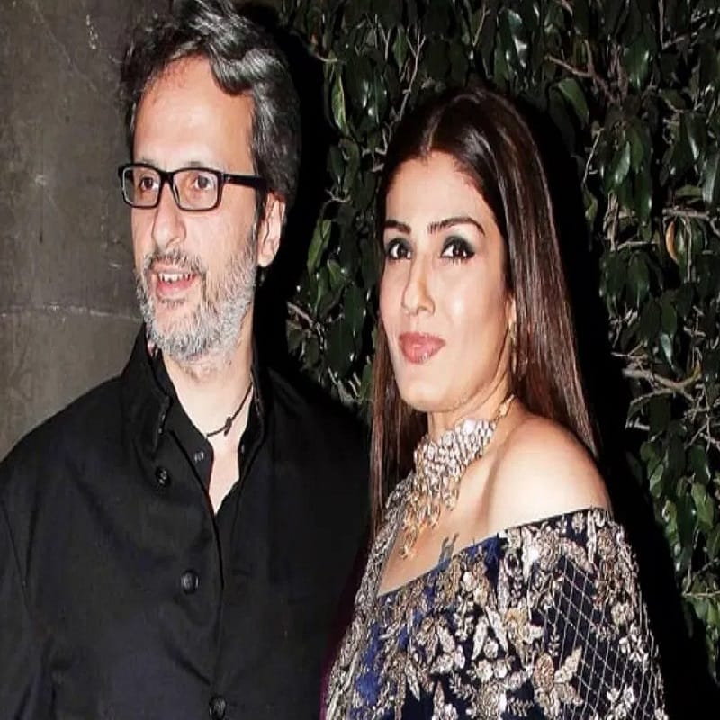 रवीना टंडन -  बॉलिवूडची प्रसिद्ध अभिनेत्री रवीना टंडन हिने अनिल थडानी यांच्यासोबत लग्न केलं. अनिल यांचं रवीना हिच्यासोबत दुसरं लग्न आहे. अनिल, रवीना हिच्या खास मैत्रिणीचे पती होते. मैत्रिणीचा संसार मोडल्यामुळे अभिनेत्रीला ट्रोल देखील करण्यात आलं होतं.