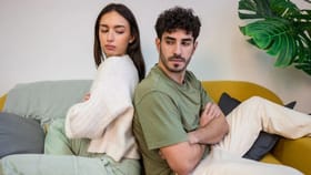 पार्टनरसोबत सारखं सारखं भांडण होतयं? 'या' सोप्या टिप्स फॉलो करा.