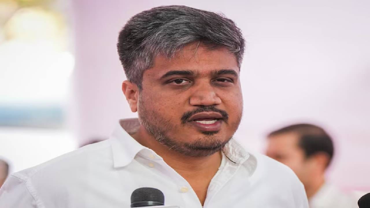 Rohit Pawar : समोरच लोढा साहेबांचं घर आहे, दीडवर्षातलं सीसीटीव्ही फुटेज काढा, त्यातून...रोहित पवार यांचा मोठा दावा Rohit Pawar : समोरच लोढा साहेबांचं घर आहे, दीडवर्षातलं सीसीटीव्ही फुटेज काढा, त्यातून...रोहित पवार यांचा मोठा दावा