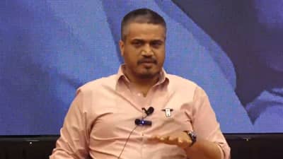 मोठी बातमी! अजितदादांच्या अपघाताबाबत या तिघांवर संशय, रोहित पवारांनी थेट नावे सांगितली