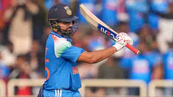 T20I World Cup : रोहितचा वर्ल्ड रेकॉर्ड धोक्यात, यूएईचा कॅप्टन हिटमॅनला पछाडण्याच्या मार्गावर