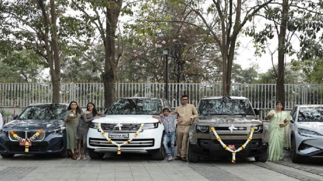 रेंज रोव्हर, BMW, डिफेंडर अन्..; मराठी दिग्दर्शकानं एकाच दिवशी खरेदी केल्या 4 अत्यंत महागड्या गाड्या रेंज रोव्हर, BMW, डिफेंडर अन्..; मराठी दिग्दर्शकानं एकाच दिवशी खरेदी केल्या 4 अत्यंत महागड्या गाड्या