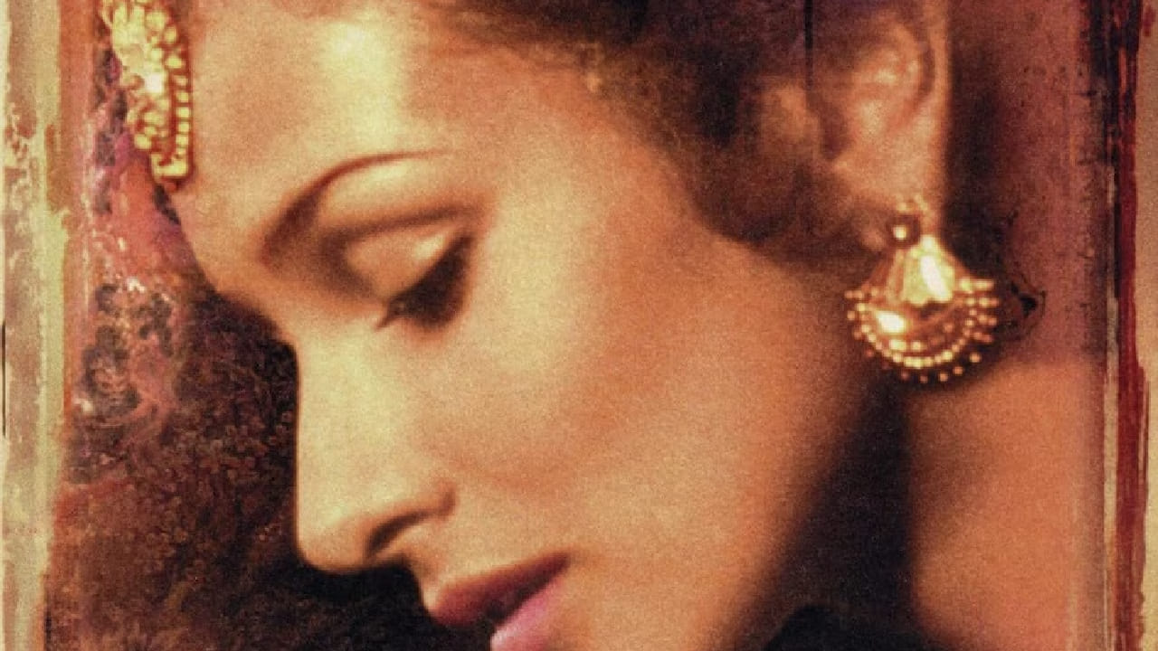 मीरा नायर यांनी जवळपास दोन वर्षे सेन्सॉरशिपविरोधात लढा दिला. न्यायालयीन संघर्षानंतर 1997 मध्ये काही सीनवर कात्री चालवून चित्रपटाला ‘A’ प्रमाणपत्र देण्यात आले आणि तो कट व्हर्जनमध्ये प्रदर्शित झाला. 