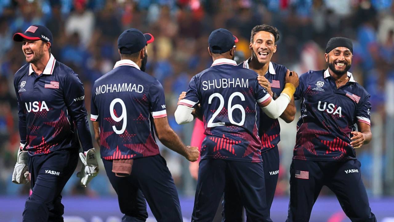 शॅडली स्कालविक यापूर्वी कधीच भारताविरुद्ध खेळला नाही. पण पहिल्याच सामन्यात त्याने भारतीय संघाचा रंग बेरंग करून टाकला. त्याने फक्त पाच चेंडूत भारताची टॉप ऑर्डर तंबूत पाठवली.  तीन विकेट एकाच षटकात, फक्त पाच चेंडूंच्या अंतराने आल्या. (Photo- USA Cricket Twitter)