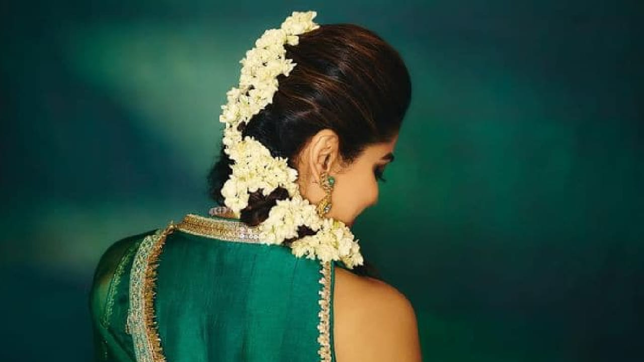 शमिता शेट्टीचा फिल्मी प्रवास एखाद्या चित्रपटाच्या पटकथेप्रमाणेच चढ-उतारांनी भरलेला आहे. तिची मोठी बहीण शिल्पा शेट्टी ही बॉलिवूडमधील सुपरस्टार अभिनेत्री असून तिने अनेक वर्षे इंडस्ट्रीवर राज्य केले आहे. मात्र जेव्हा लहान बहिणीच्या करिअरची वेळ आली तेव्हा नशिबाने वेगळाच खेळ केला.