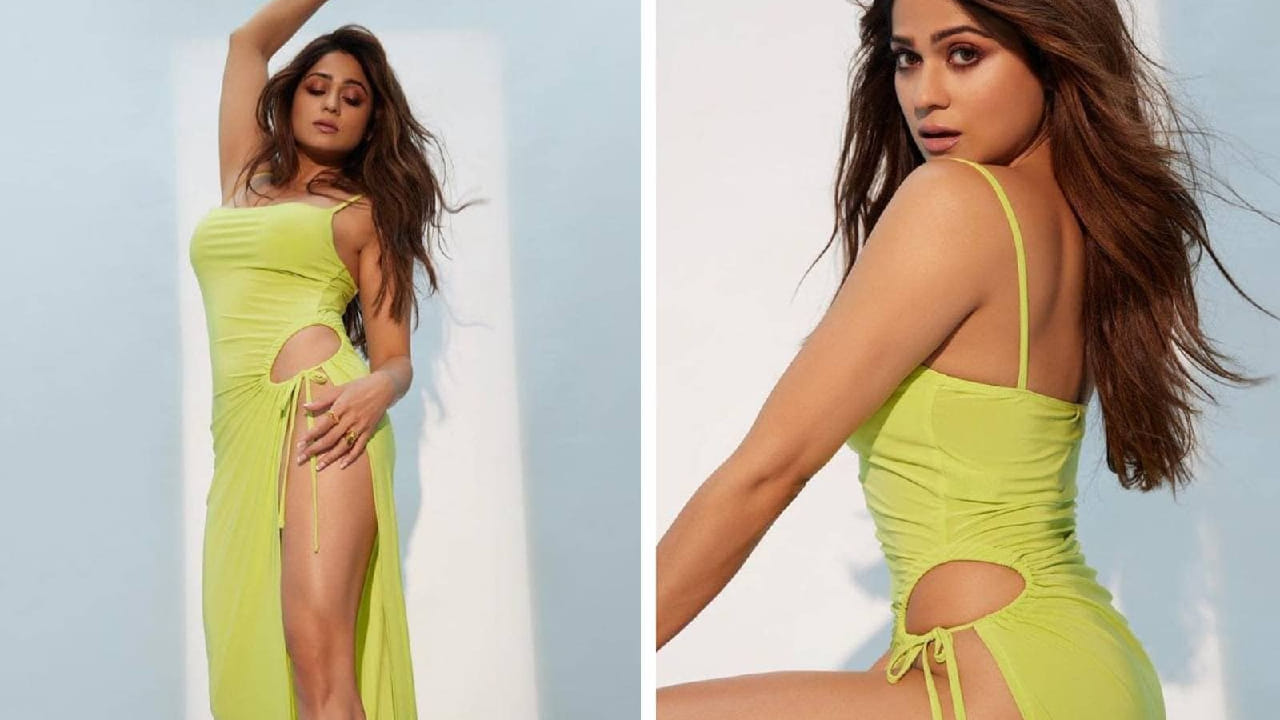 2001 साली प्रदर्शित झालेल्या यश चोप्रा यांच्या मल्टीस्टारर ‘मोहब्बतें’ या चित्रपटातून शमिता शेट्टीने बॉलिवूडमध्ये पदार्पण केले. हा चित्रपट त्या काळातील सर्वात मोठ्या ब्लॉकबस्टरपैकी एक ठरला आणि शमिताच्या डेब्यूचीही मोठ्या प्रमाणावर चर्चा झाली. 