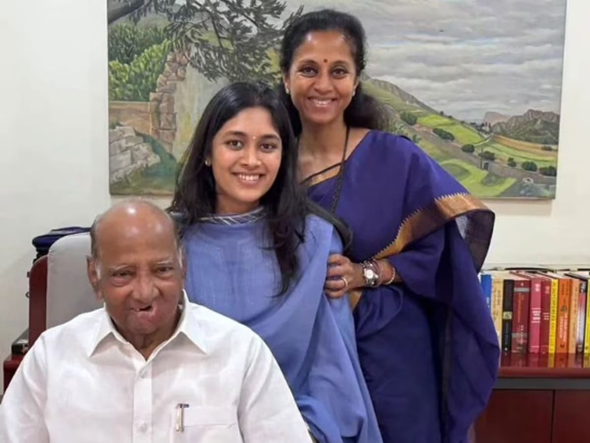 असं देखील सांगितलं जातं की, शरद पवार आणि  सुप्रिया सुळे यांचं बाप - लेकीचं नातं फार घट्ट आहे. तर सुप्रिया सुळे  आणि त्यांची लेक रेवती यांचं आई - लेकीचं नातं देखील फार घट्ट आहे. सुप्रिया सुळे कायम मुलीचं कौतुक सोशल मीडियावर करताना दिसतात. 