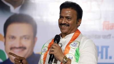 दोन्ही राष्ट्रवादींच्या विलीनीकरणाबाबत सर्वात मोठी अपडेट, शरद पवारांच्या पक्षाची माघार? शशिकांत शिंदेंनी नेमकं काय म्हटलं?