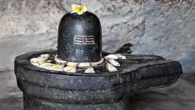 शिव लिंगासमोर 3 टाळ्या का वाजवल्या जातात? कशी करावी योग्य पद्धतीनं शिव.