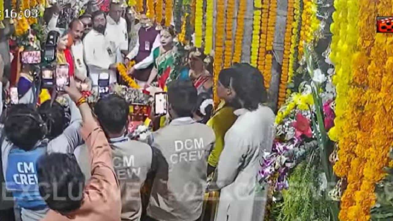 राज्यभरातून शिवरायांना मानाचा मुजरा, देवेंद्र फडणवीस, एकनाथ शिंदे आणि सुनेत्रा पवार शिवनेरीवर...