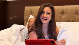 बोल्ड लुकने चर्चेत असणाऱ्या अभिनेत्रीचे बेडरुममधील फोटो व्हायरल, लुक...