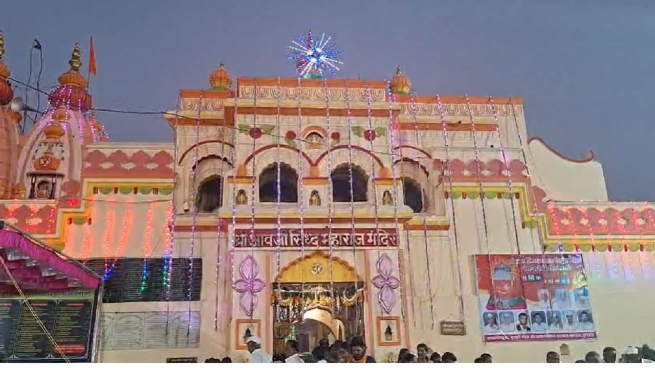 शिवाय महिलांनी महाप्रसाद घेतल्याशिवाय कुणीच पुरुष महाप्रसाद सेवन करत नाही... हे विशेष..  हा आगळा वेगळा महाप्रसाद लोक वर्गणीतून केल्या जात असून महाप्रसाद कुणालाच कमी पडत नाही .. 