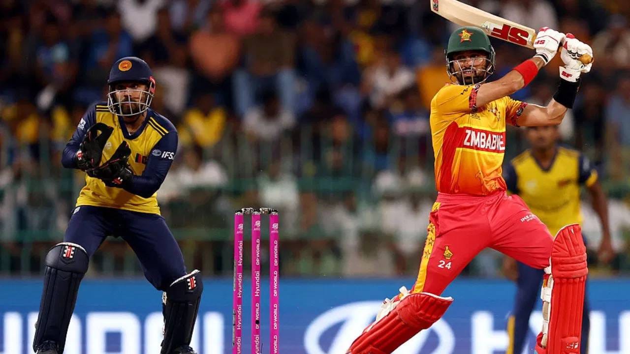 झिम्ब्वावेच्या विजयात मोलाचा हातभार राहिला तो कर्णधार सिकंदर रझाचा.. सिकंदर रझाने 26 चेंडूत 45 धावांची खेळी केली. या खेळीत त्याने 4 षटकार आणि 2 चौकार मारले. त्यासाठी सामनावीराच्या पुरस्काराने गौरविण्यात आलं. इतकंच काय तर रोहित शर्माचा मोठा विक्रमही मोडीत काढला. (PHOTO CREDIT- PTI)