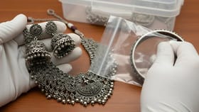 चांदीचे दागिने आणि भांडी नेहमीच कसे दिसतील चकचकीत... जाणून घ्या टिप्स.