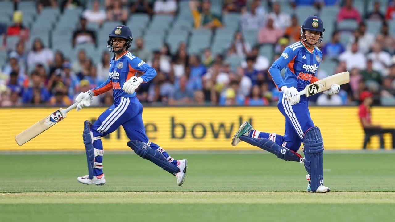 स्मृती मंधाना ऑस्ट्रेलियामध्ये टी20 आंतरराष्ट्रीय क्रिकेटमध्ये 500पेक्षा जास्त धावा करणारी ती पहिली भारतीय फलंदाज ठरली. मंधानाने कांगारूंच्या भूमीत 18 डाव खेळले आहेत. यात तिने चार अर्धशतकांसह 529धावा केल्या आहेत. (Photo- BCCI Women Twitter)