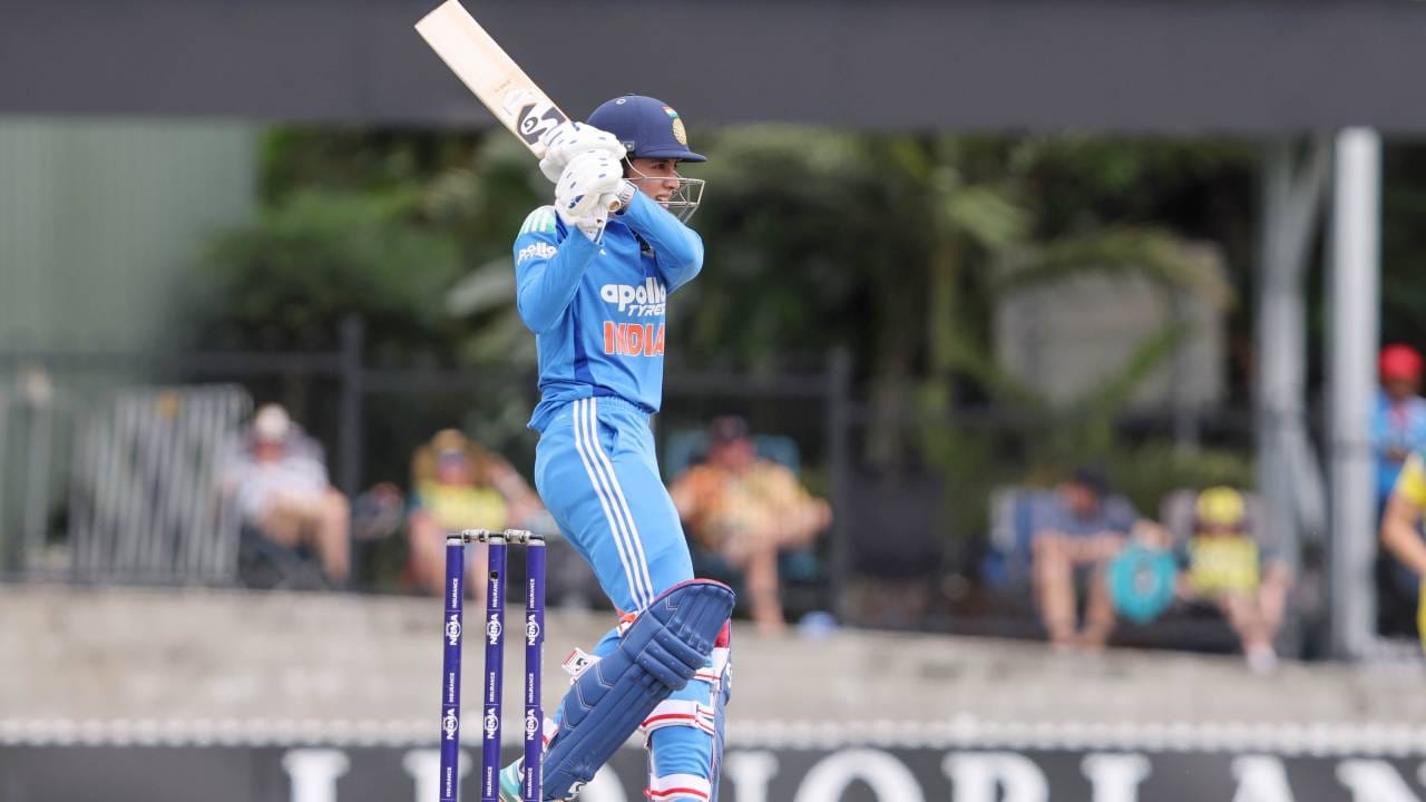 ब्रिस्बेनमध्ये पार पडलेल्या सामन्यात नाणेफेक जिंकून भारताने प्रथम फलंदाजी निवडली.  स्मृती मंधानाने चांगली सुरुवात करून दिली. तिने फक्त 57 चेंडूत अर्धशतक पूर्ण केले. या अर्धशतकासह  ऑस्ट्रेलियाविरुद्ध सर्वाधिक 50हून अधिक धावा करणारी आशियाई फलंदाज ठरली आहे. (Photo- BCCI Women Twitter)