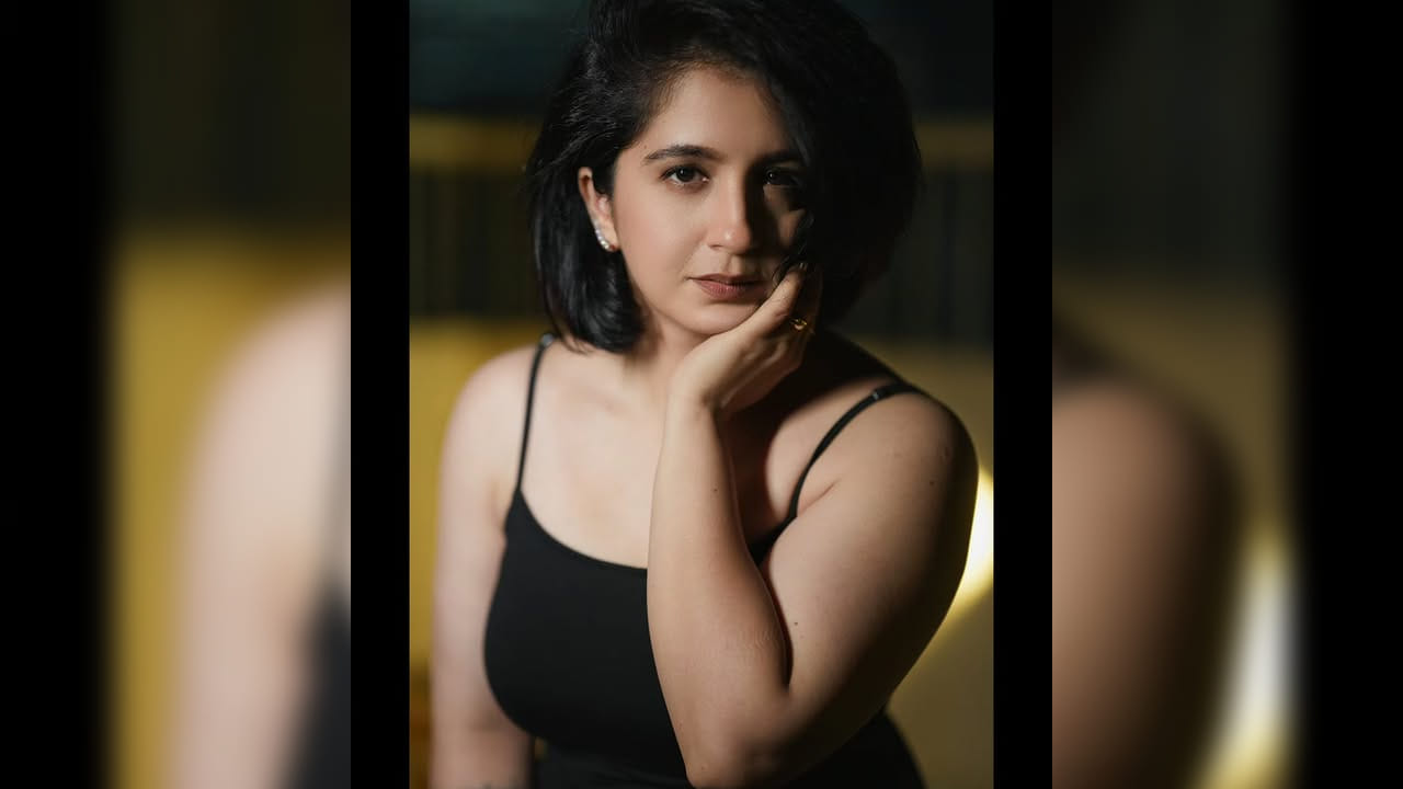 झी मराठीवरील गाजलेल्या ऐतिहासिक मालिका ‘स्वराज्यरक्षक संभाजी’ मध्ये स्नेहलताने साकारलेली महाराणी सोयराबाई यांची भूमिका आजही प्रेक्षकांच्या लक्षात आहे. या मालिकेतील अभिनयामुळे स्नेहलता घराघरात पोहोचली. तिच्या प्रत्येक सीनला प्रेक्षकांकडून मोठी दाद मिळाली. 