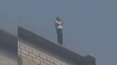 Solapur Crime :  आधी 17 व्या मजल्यावरून हात जोडून प्रार्थना, पुढच्याच क्षण धाडकन् खाली उडी... सोलापुरात काय घडलं ?