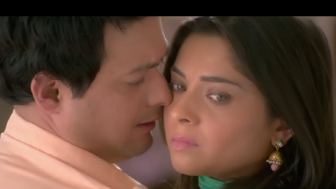 बॉलिवूडमध्ये किसिंग आणि रोमँटिक सीन आता जवळपास प्रत्येक चित्रपटाचा भाग बनले आहेत. प्रेक्षकांच्या बदलत्या आवडीनुसार चित्रपटसृष्टीतही सादरीकरणाची शैली बदलली आहे. 